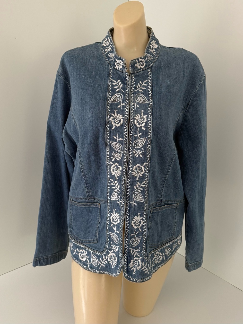 Monterey Bay Clothing Co Denim Jacket Womens 16 Blue Embroidered Floral Paisley